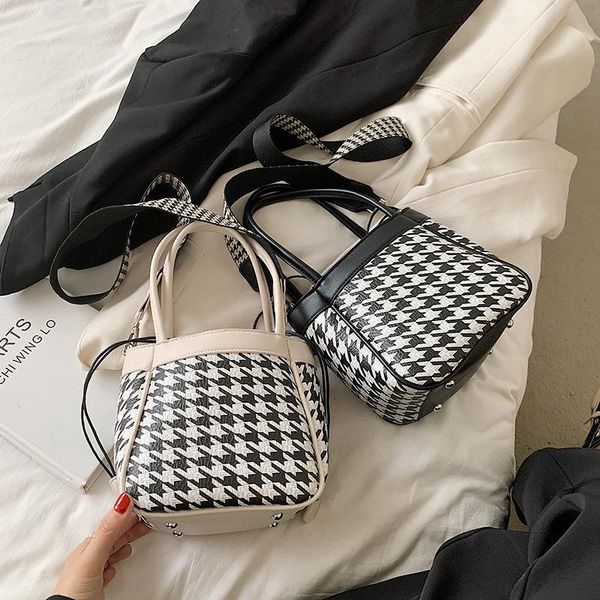 evening bags bag women 2021 fashion texture single shoulder small square personality western style messenger simple underarm
evening bags bag women 2021 fashion texture single shoulder small square personality western style messenger simple underarm