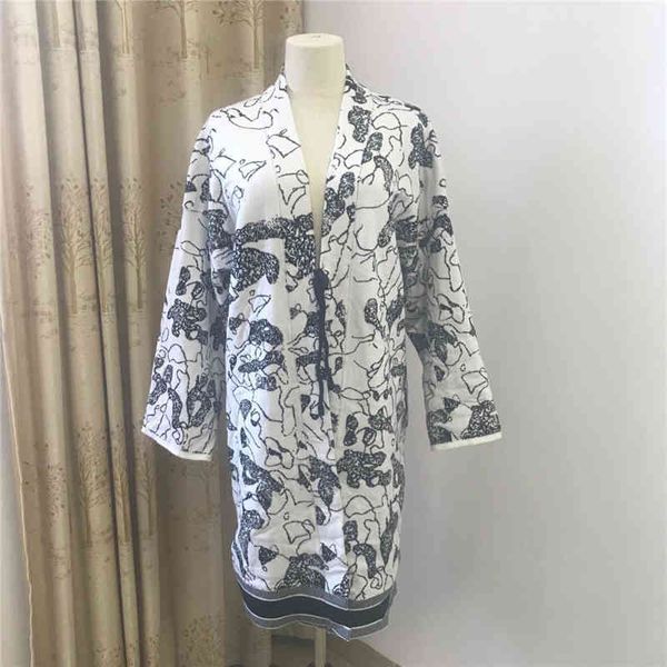 2022 factory wholesale new d family autumn and winter constellation pentagram medium long shawl windbreaker loose sweater coat female, White;black
2022 factory wholesale new d family autumn and winter constellation pentagram medium long shawl windbreaker loose sweater coat female, White;black