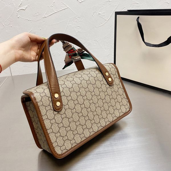 2021 new temperament retro box handbag handbag presbyopia fabric pig nose buckle large capacity pleated pocket213a
2021 new temperament retro box handbag handbag presbyopia fabric pig nose buckle large capacity pleated pocket213a