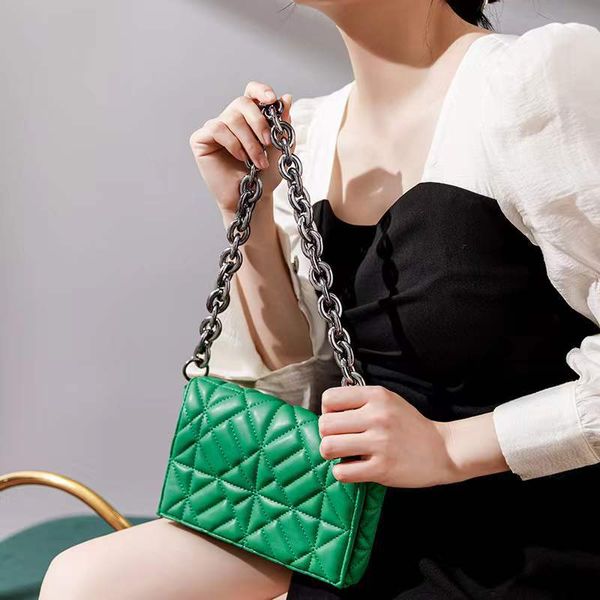 wholesale women leathers shoulder bags simple atmosphere solid color leather chain bag soft fabric clamshell thick chains backpack street tr
wholesale women leathers shoulder bags simple atmosphere solid color leather chain bag soft fabric clamshell thick chains backpack street tr