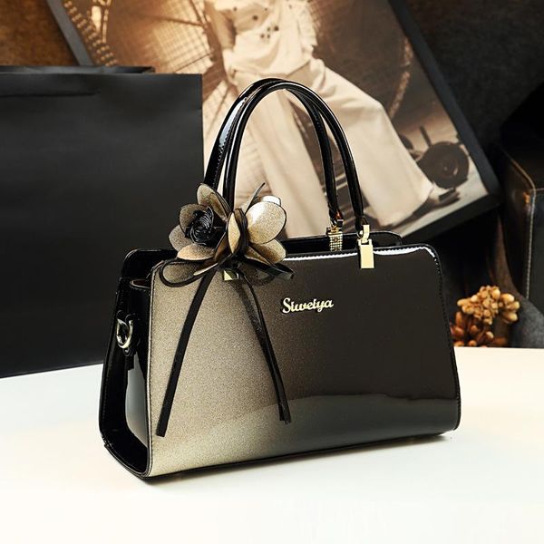 evening bags 2021 fashion famous ladies high-quality genuine leather flower ornament handbag retro crossbody shoulder bag cc
evening bags 2021 fashion famous ladies high-quality genuine leather flower ornament handbag retro crossbody shoulder bag cc