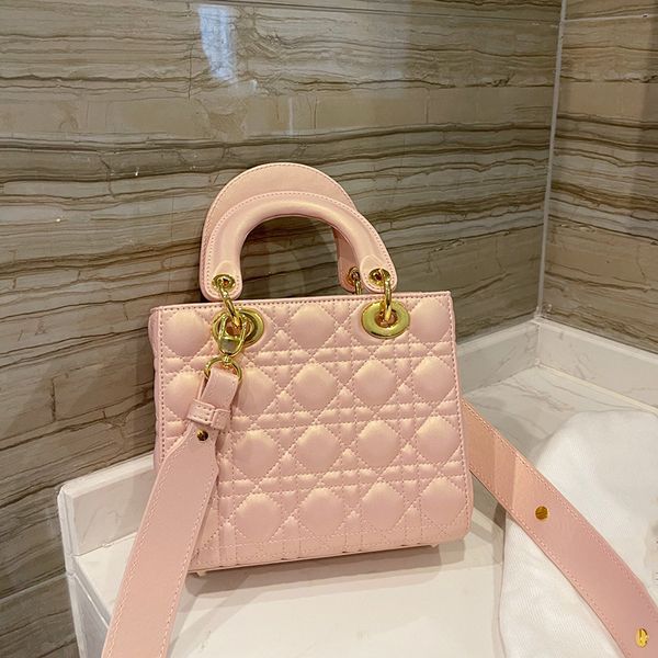 24cm latest color tote women luxurys designers handbags 2021 fashion trend handbag lady design handle bags crossbody bag genuine leather
24cm latest color tote women luxurys designers handbags 2021 fashion trend handbag lady design handle bags crossbody bag genuine leather
