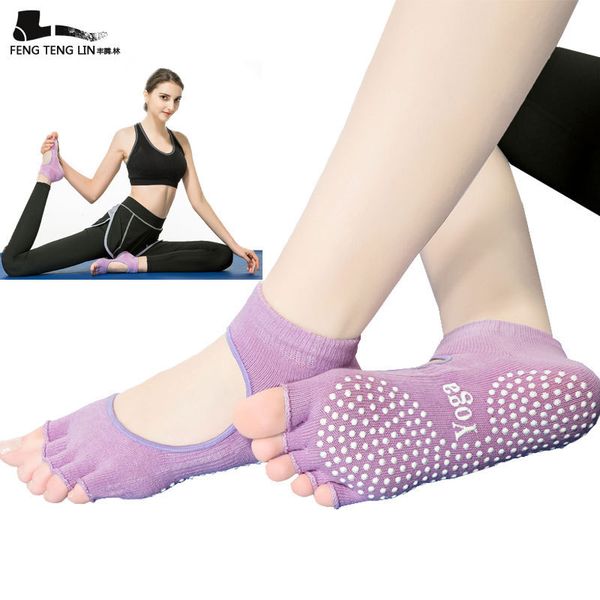 professional antiskid yoga socks dispensing open toe open back five finger socks women's sports cotton autumn and winter c0224, Black;white
professional antiskid yoga socks dispensing open toe open back five finger socks women's sports cotton autumn and winter c0224, Black;white