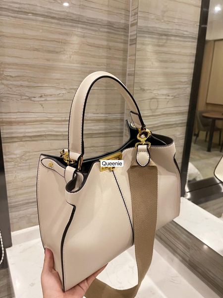 evening bags yu: 2021 genuine leather splicing personality fashion designer luxury handbags crossbody messenger women shoulder
evening bags yu: 2021 genuine leather splicing personality fashion designer luxury handbags crossbody messenger women shoulder