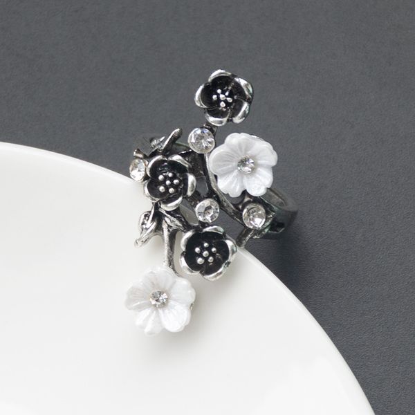 black flower ring fashion originality leisure luxurious gift anniversary party, Golden;silver
black flower ring fashion originality leisure luxurious gift anniversary party, Golden;silver