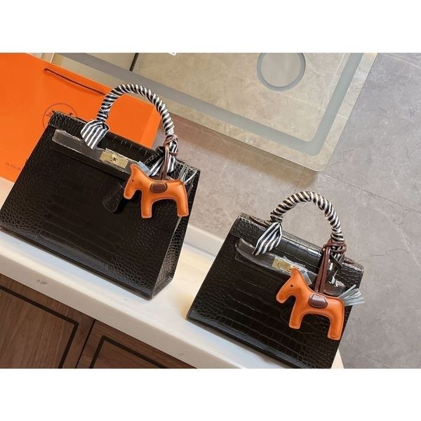 wholesale shoulder messenger one classic hand bag 2021 new alligator h-button leather women's bag ba luxurys designers bag yw
wholesale shoulder messenger one classic hand bag 2021 new alligator h-button leather women's bag ba luxurys designers bag yw