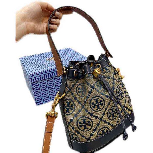bag women's tb high-grade feeling canvas wear-resistant bucket bag single shoulder slung large capacity versatile tote handbag handbag
bag women's tb high-grade feeling canvas wear-resistant bucket bag single shoulder slung large capacity versatile tote handbag handbag