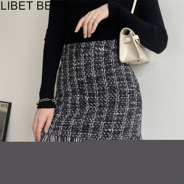 new autumn winter women woolen mini skirt in a cage vintage plaid tassel package hip skater high waist lady skirt sk5583 210306, Black
new autumn winter women woolen mini skirt in a cage vintage plaid tassel package hip skater high waist lady skirt sk5583 210306, Black