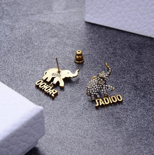 design jewelry letter earrings 2021 fashion new earrings small elephant full drill seiko 4008, Golden
design jewelry letter earrings 2021 fashion new earrings small elephant full drill seiko 4008, Golden
