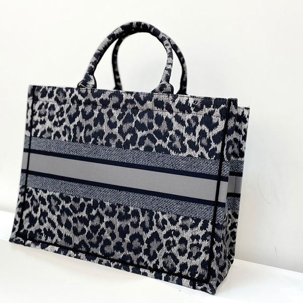 2021 luxury designer ladies fashion bags handbag imitation brand messenger clutch purse wallet
2021 luxury designer ladies fashion bags handbag imitation brand messenger clutch purse wallet