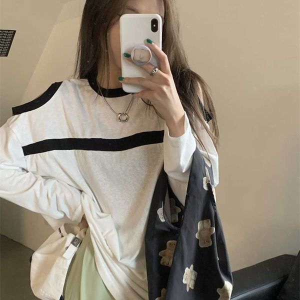 versatile loose and color contrast off shoulder long sleeve sunscreen t-shirt for women, White
versatile loose and color contrast off shoulder long sleeve sunscreen t-shirt for women, White