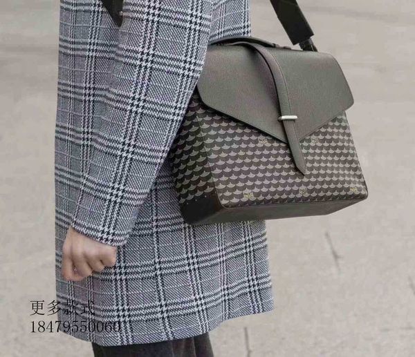 sports french faure le page handmade fishscale single shoulder messenger briefcase business casual men's bag zlh
sports french faure le page handmade fishscale single shoulder messenger briefcase business casual men's bag zlh