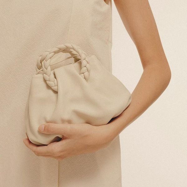 evening bags 2021european american fashion brand woven twist cloud women's bag lovely wrinkled single shoulder messenger portable
evening bags 2021european american fashion brand woven twist cloud women's bag lovely wrinkled single shoulder messenger portable
