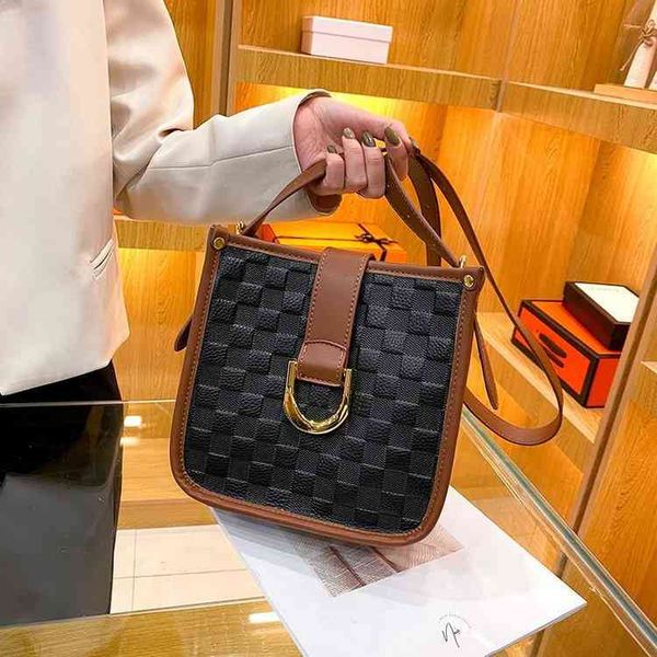 2022 factory wholesale new net red texture large fashion versatile first layer cowhide bucket leisure diagonal bag
2022 factory wholesale new net red texture large fashion versatile first layer cowhide bucket leisure diagonal bag