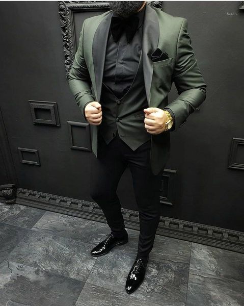 men's suits & blazers latest fashion dark green men costume homme wedding groom tuxedo terno masculino bridegroom slim fit blazer 3 pcs, White;black
men's suits & blazers latest fashion dark green men costume homme wedding groom tuxedo terno masculino bridegroom slim fit blazer 3 pcs, White;black