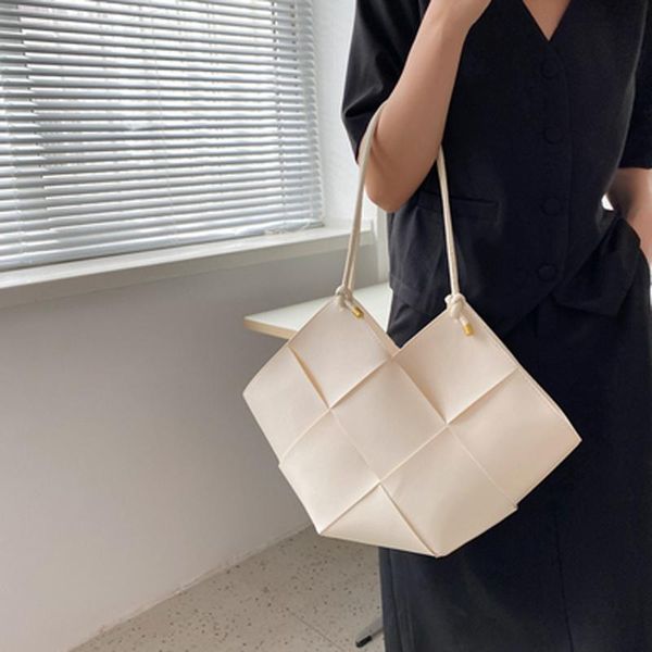 evening bags fashion for women 2021 soft pu leather shoulder bag reusable shopping casual tote handbags female designer
evening bags fashion for women 2021 soft pu leather shoulder bag reusable shopping casual tote handbags female designer