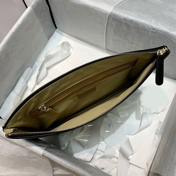2020 new style it consists of thirty-two elaborate ornaments the charm of rustic chic graceful bag large capacity and space internal zipper
2020 new style it consists of thirty-two elaborate ornaments the charm of rustic chic graceful bag large capacity and space internal zipper