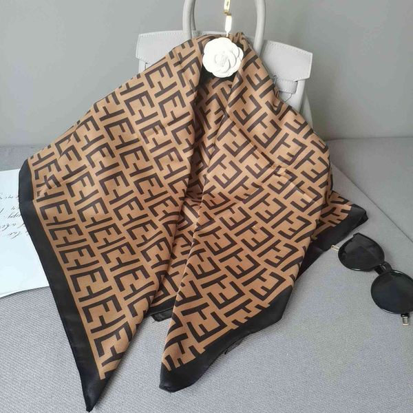 design 2021 new large square women's elegant korean twill fashion letter printed silk decorative headscarf, Blue;gray
design 2021 new large square women's elegant korean twill fashion letter printed silk decorative headscarf, Blue;gray