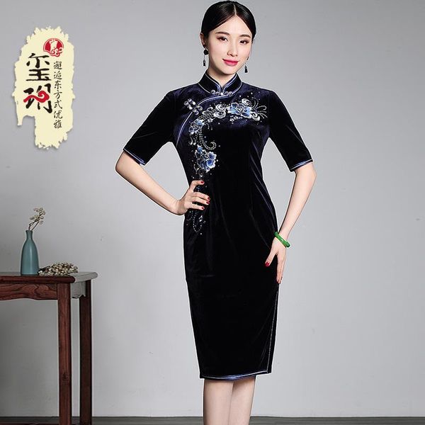 ethnic clothing 2021 velvet cheongsam mother female national wind restoring ancient ways improved cultivate morality dress, Red
ethnic clothing 2021 velvet cheongsam mother female national wind restoring ancient ways improved cultivate morality dress, Red