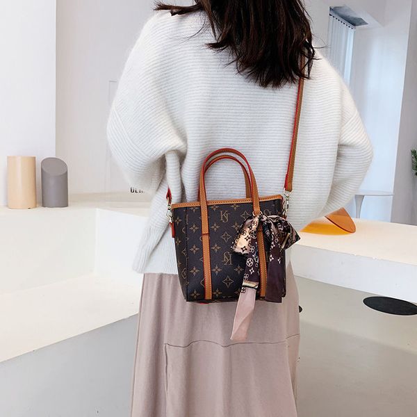 daily bag autumn and winter internet celebrity bags womens 2023 new fashion portable bucket bag all-match niche vegetable basket messenger b
daily bag autumn and winter internet celebrity bags womens 2023 new fashion portable bucket bag all-match niche vegetable basket messenger b