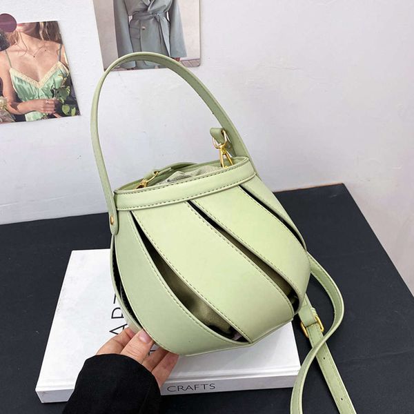 luxury leather hollow out shoulder bag for women 2021 handbags summer fashion bucket crossbody bags sac a main
luxury leather hollow out shoulder bag for women 2021 handbags summer fashion bucket crossbody bags sac a main