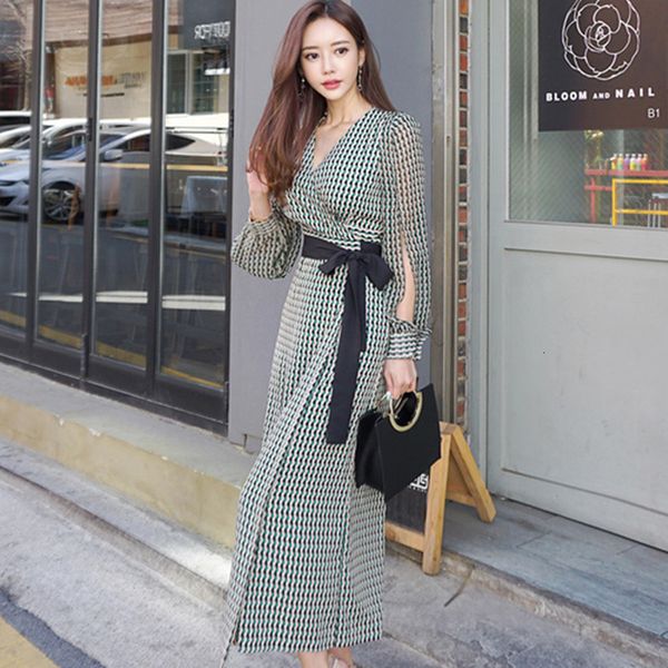 2021 new v-neck long sleeves lace-up women pleated high-waisted female spring vintage dress p85g, Black;gray
2021 new v-neck long sleeves lace-up women pleated high-waisted female spring vintage dress p85g, Black;gray