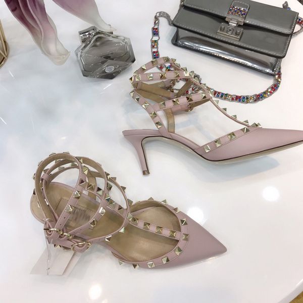 2021 good quality fashion women luxurys designers shoes designer sandals womens luxury high heels sandal dress shoess with box size 35-41 -l, Black
2021 good quality fashion women luxurys designers shoes designer sandals womens luxury high heels sandal dress shoess with box size 35-41 -l, Black