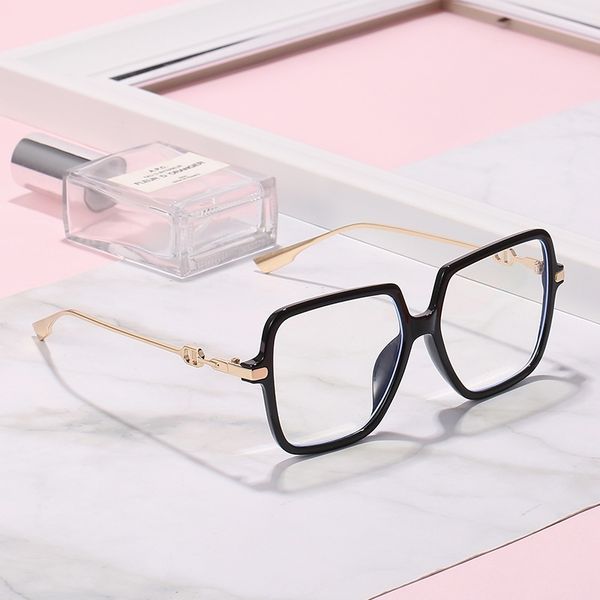 70% off online store new plain black frame anti blue radiation flat lens for men and women, White;black
70% off online store new plain black frame anti blue radiation flat lens for men and women, White;black