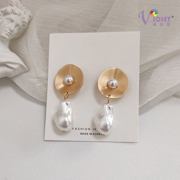 french elegant niche design baroque shaped pearl fashionable metal earrings new, Black
french elegant niche design baroque shaped pearl fashionable metal earrings new, Black
