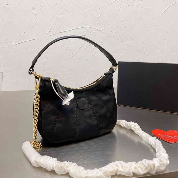 design s bag women's new single diagonal simple soft leather wide shoulder strap armpit solid color bag
design s bag women's new single diagonal simple soft leather wide shoulder strap armpit solid color bag