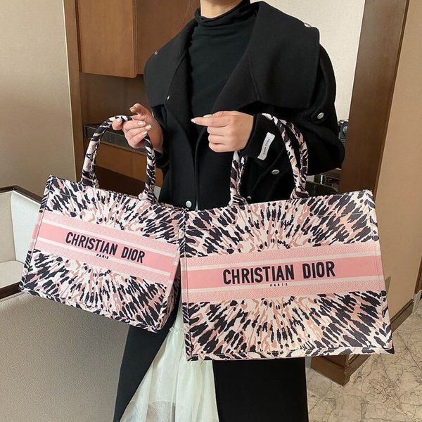 2021 latest letter printing classic multi pattern fashionable one shoulder portable women's shopping bag luxuryss designerss yw
2021 latest letter printing classic multi pattern fashionable one shoulder portable women's shopping bag luxuryss designerss yw