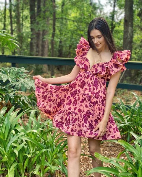 new summer flower lotus pleated printed fish bone collar dress long skirt v-neck one piece type a, Black;gray
new summer flower lotus pleated printed fish bone collar dress long skirt v-neck one piece type a, Black;gray