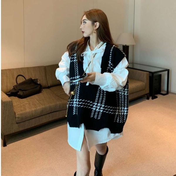 college style v-neck sweater vest women's loose contrast color waistcoat winter leisure age reducing sleeveless top, White
college style v-neck sweater vest women's loose contrast color waistcoat winter leisure age reducing sleeveless top, White