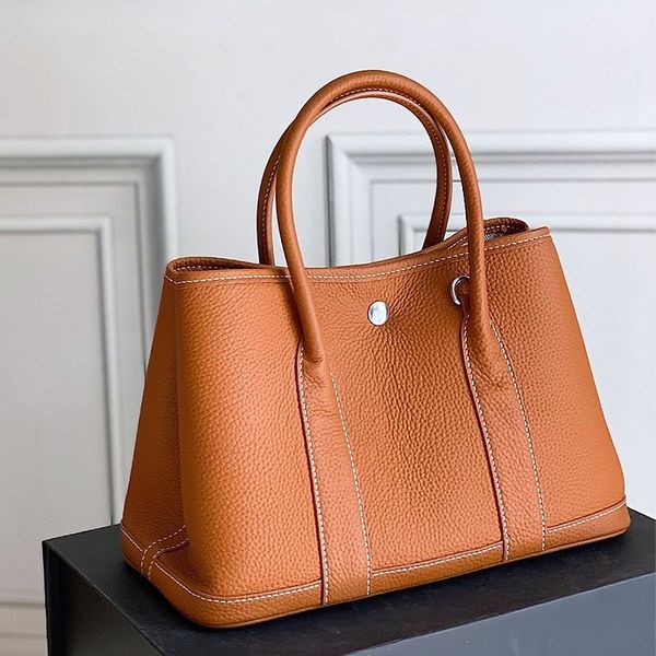 2021 new leather women s bag business commuting tote bag versatile large capacity autumn and winter women s portable one shoulder bag
2021 new leather women s bag business commuting tote bag versatile large capacity autumn and winter women s portable one shoulder bag