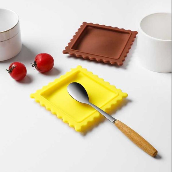 creative soup spoon mat biscuit shape cartoon desksilicone insulation anti-scald pads kitchen gadget table decoration
creative soup spoon mat biscuit shape cartoon desksilicone insulation anti-scald pads kitchen gadget table decoration
