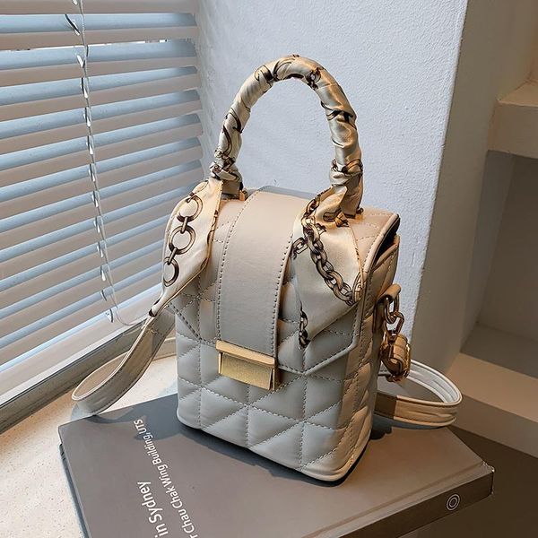 shoulder bags niche design bag 2021 female ins messenger wild handbag square mobile phone width: 13cm
shoulder bags niche design bag 2021 female ins messenger wild handbag square mobile phone width: 13cm