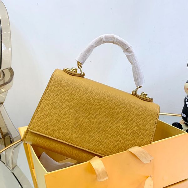 messenger bag handbag purse genuine leather fashion plain hardware letter hasp removable shoulder strap water ripple u15
messenger bag handbag purse genuine leather fashion plain hardware letter hasp removable shoulder strap water ripple u15
