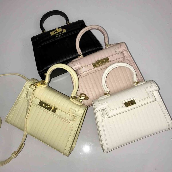 outlet red women's bag fashion soft leather second generation kellys mini bag portable one shoulder messenger luxuryss designerss yw
outlet red women's bag fashion soft leather second generation kellys mini bag portable one shoulder messenger luxuryss designerss yw