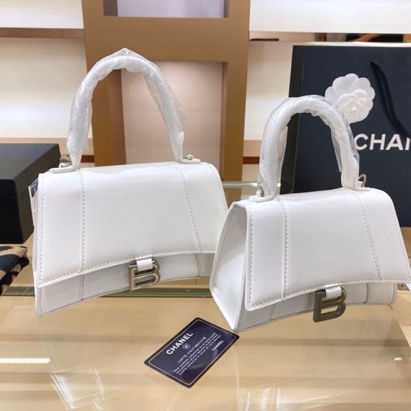 leather paris hourglass home cross carry on bag end fashion super foreign style crocodile pattern high level feeling 
leather paris hourglass home cross carry on bag end fashion super foreign style crocodile pattern high level feeling