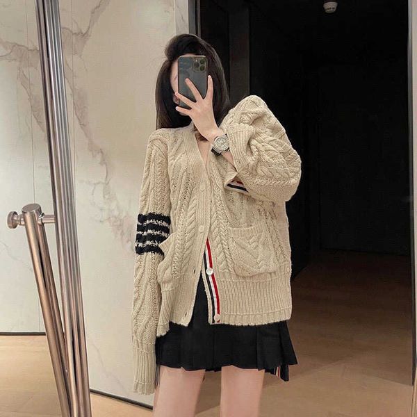 2021 premium light luxury women's dress french fashion contrast color sweater temperament chic, Black
2021 premium light luxury women's dress french fashion contrast color sweater temperament chic, Black