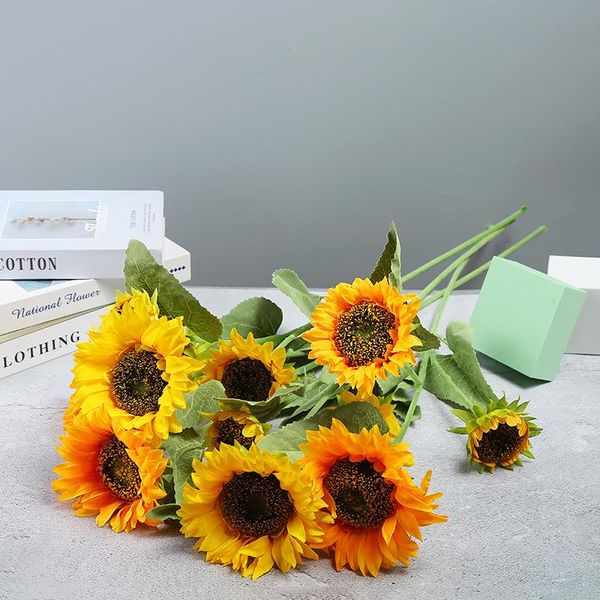 wedding flowers artificial flowers, silk sunflowers, daisies, living room decoration engineering, bouquets, props, sunflowers
wedding flowers artificial flowers, silk sunflowers, daisies, living room decoration engineering, bouquets, props, sunflowers