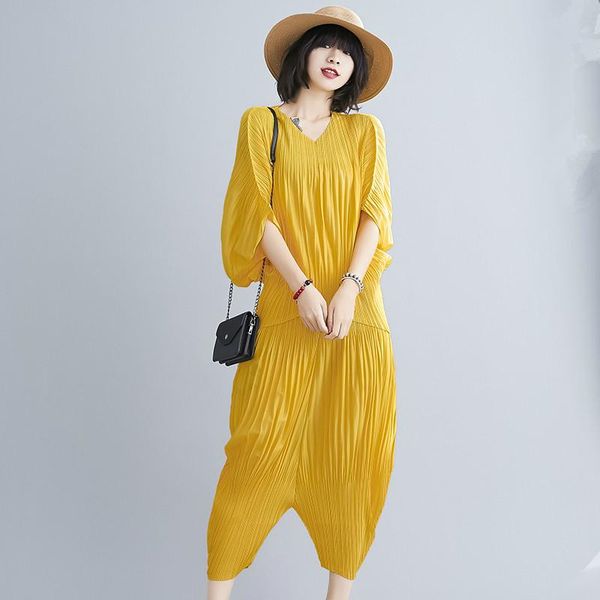 women's tracksuits summer design folds 2 piece set batwing sleeve v-neck shirt fashion loose pants women solid color casual pleated set, Gray
women's tracksuits summer design folds 2 piece set batwing sleeve v-neck shirt fashion loose pants women solid color casual pleated set, Gray