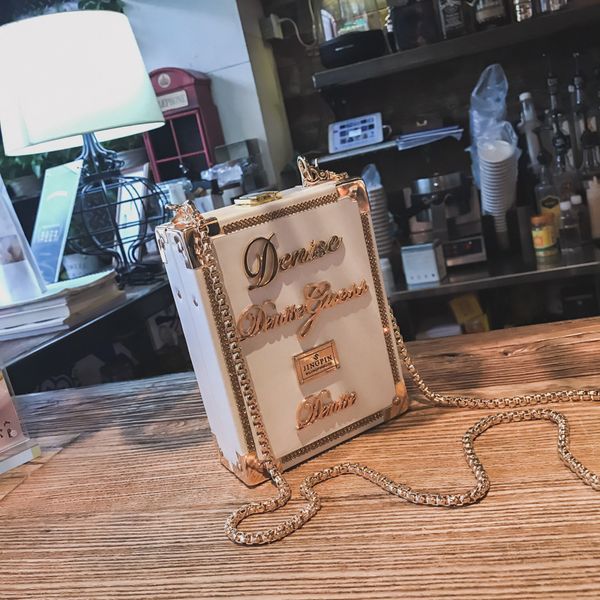 hbp 2021 designer new letter style metal texture trend personality chain fashion frame bag retro fashion one-shoulder diagonal bag
hbp 2021 designer new letter style metal texture trend personality chain fashion frame bag retro fashion one-shoulder diagonal bag