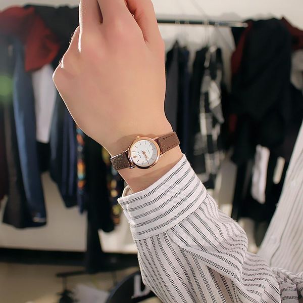 wristwatches korean fashion simple retro small round belt woman watch students watches fresh temperament woman's favorite wristwatch, Slivery;brown
wristwatches korean fashion simple retro small round belt woman watch students watches fresh temperament woman's favorite wristwatch, Slivery;brown