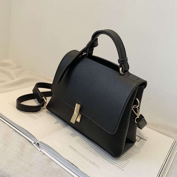 niche design 2020 women's small square kelly fashion handbag single shoulder messenger bag
niche design 2020 women's small square kelly fashion handbag single shoulder messenger bag