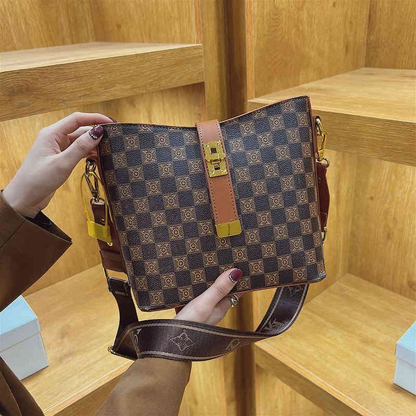 2022 factory outlet pop lattice women's bag classic old flower fashion versatile single shoulder messenger bucket bag cq8z 
2022 factory outlet pop lattice women's bag classic old flower fashion versatile single shoulder messenger bucket bag cq8z