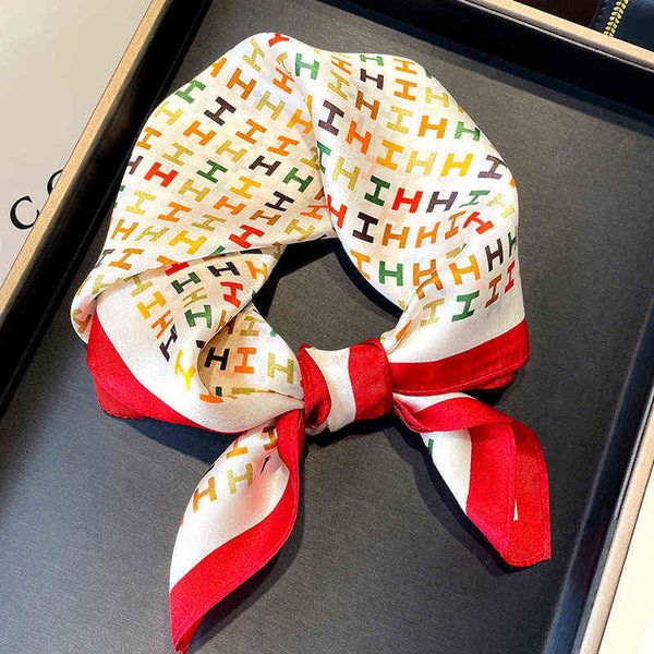 scarves silk 2022 south korea autumn and winter color letter printing 100% mulberry silk scarf small square towel, Blue;gray
scarves silk 2022 south korea autumn and winter color letter printing 100% mulberry silk scarf small square towel, Blue;gray