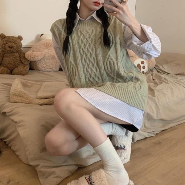 women's sweaters fafa fashion sweater suit 2021 autumn striped shirt vest two-piece set, White;black
women's sweaters fafa fashion sweater suit 2021 autumn striped shirt vest two-piece set, White;black
