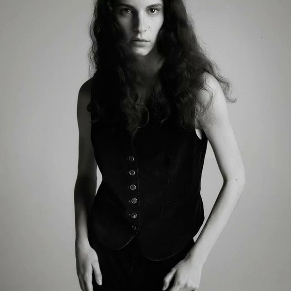 2021 new autumn winter women veet blazers vest solid sleeveless causal suit office lady jackets elegant single-breasted outfits hir5, White;black
2021 new autumn winter women veet blazers vest solid sleeveless causal suit office lady jackets elegant single-breasted outfits hir5, White;black