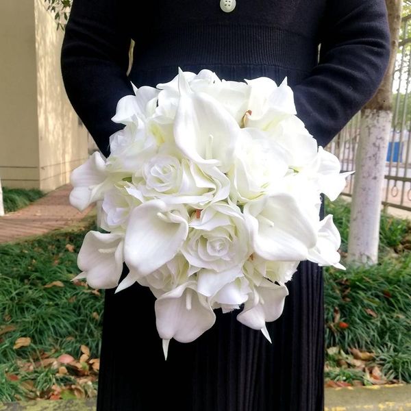 wedding flowers simple round white roses real touch calalily bridesmaid bridal bouquet deco mariage
wedding flowers simple round white roses real touch calalily bridesmaid bridal bouquet deco mariage